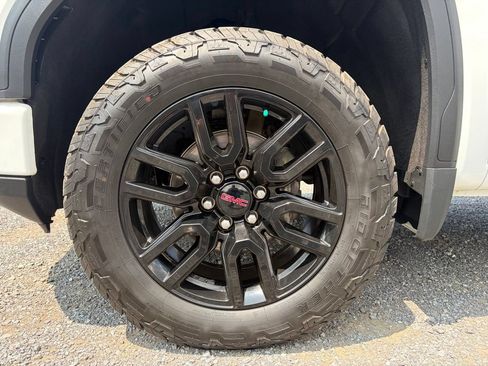 Used 2023 GMC Sierra 1500 Elevation w/ X31 Off-Road Package AWD/4WD image 13
