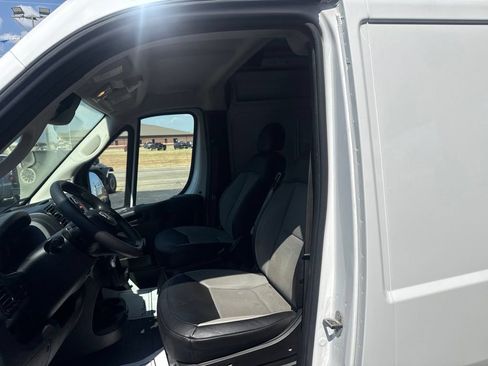 Used 2025 RAM ProMaster 2500 w/ Convenience Group FWD image 14