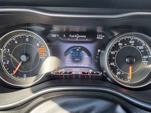 Used 2019 Jeep Cherokee Limited FWD image 32