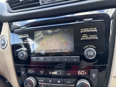 Used 2017 Nissan Rogue SV image 33