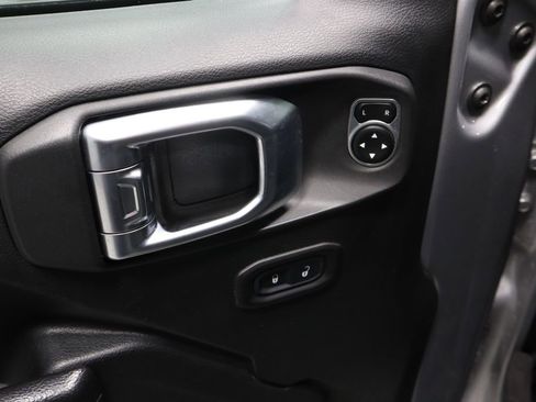 Used 2018 Jeep Wrangler Unlimited Sport S image 21
