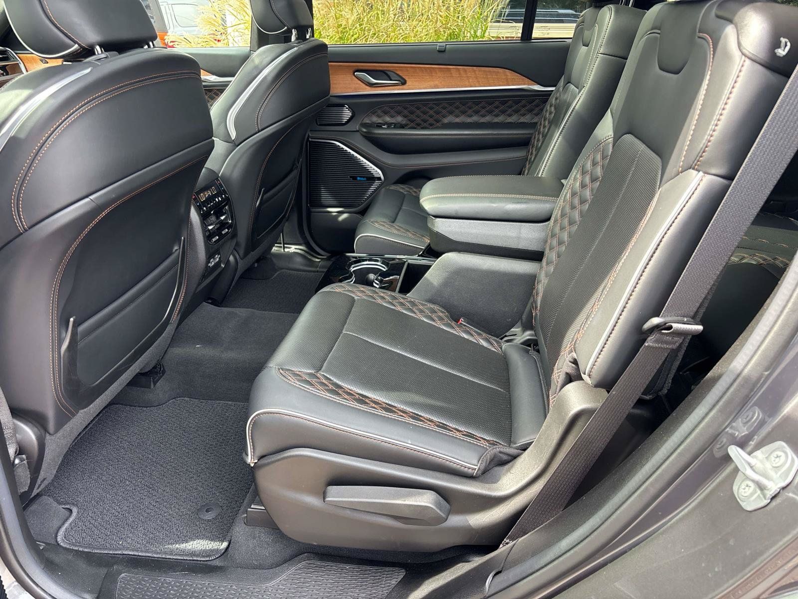 Used 2023 Jeep Grand Cherokee L Summit AWD/4WD image 8