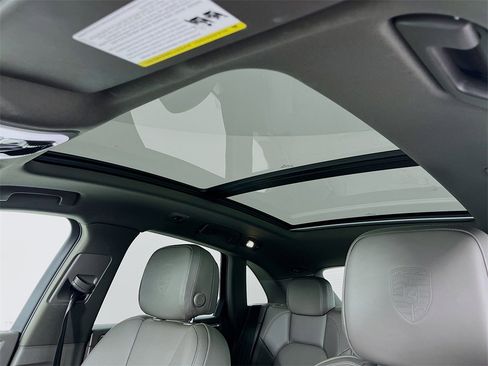 Certified 2025 Porsche Macan image 19