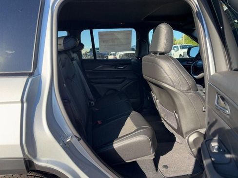 New 2025 Jeep Grand Cherokee Altitude image 5