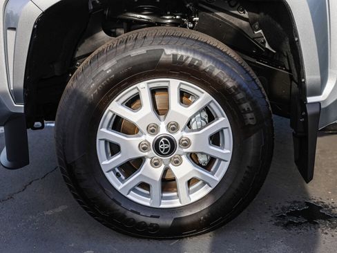 Certified 2025 Toyota Tacoma SR5 image 27