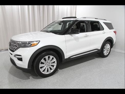 Certified 2022 Ford Explorer Limited w/ Equipment Group 301A AWD/4WD image 3