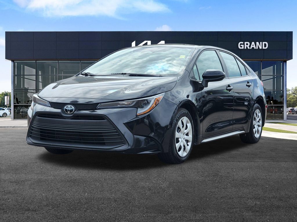 Used 2024 Toyota Corolla LE FWD image 4