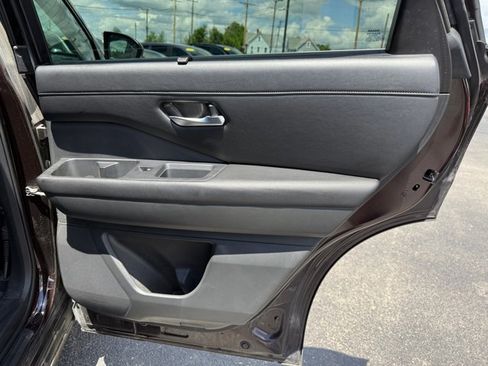 Used 2022 Nissan Pathfinder SL w/ SL Premium Package AWD/4WD image 28