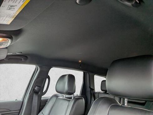 Used 2018 Jeep Grand Cherokee Laredo image 14