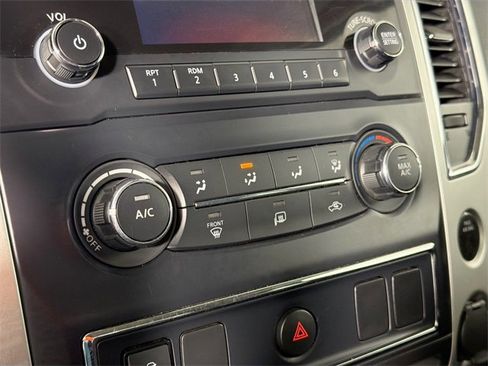 Used 2018 Nissan Titan SV image 14