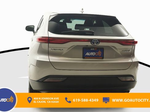 Used 2021 Toyota Venza LE image 15