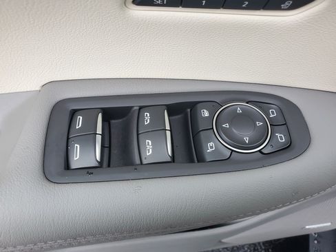 Certified 2024 Cadillac XT5 Premium Luxury w/ LPO, Floor Liner Package AWD/4WD image 17