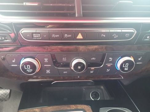 Used 2018 Audi Q7 3.0T Premium Plus w/ Premium Plus Package AWD/4WD image 9