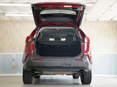 Used 2019 Toyota RAV4 XLE Premium FWD image 37