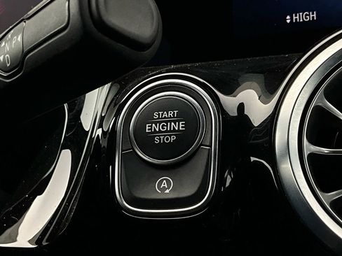 Used 2025 Mercedes-Benz GLA 250 image 29