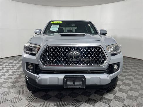 Used 2019 Toyota Tacoma TRD Sport w/ Technology Package AWD/4WD image 2