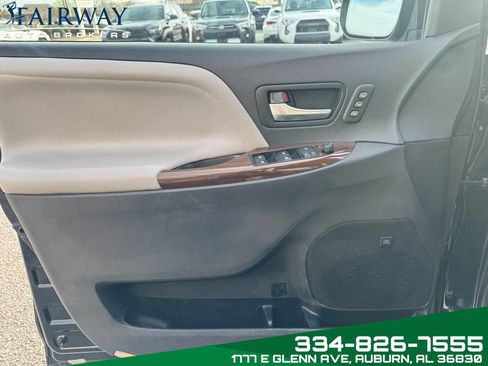 Used 2020 Toyota Sienna Limited Premium w/ Carpet Mat Package image 31
