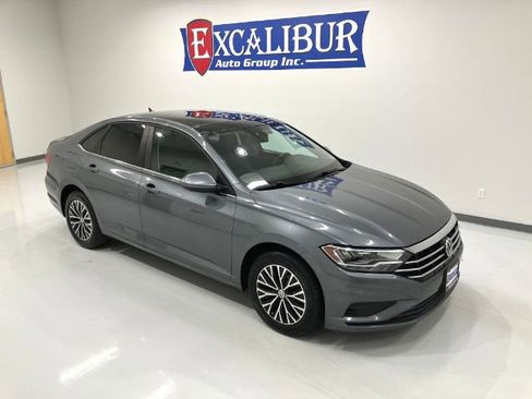 Used 2019 Volkswagen Jetta SE FWD image 2