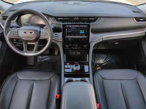 Used 2023 Jeep Grand Cherokee Limited image 16