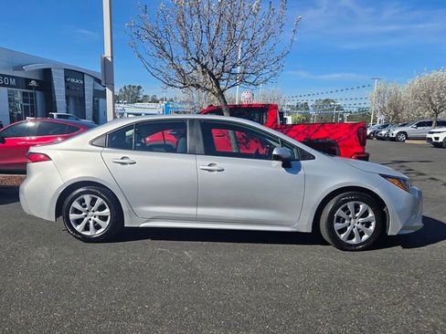 Used 2025 Toyota Corolla LE image 3