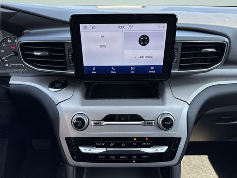 Used 2023 Ford Explorer XLT w/ Equipment Group 202A image 30