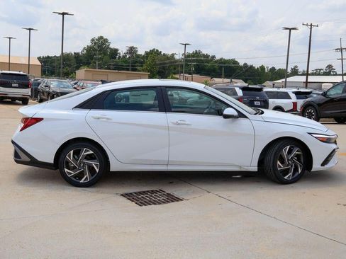 New 2026 Hyundai Elantra Limited FWD image 27