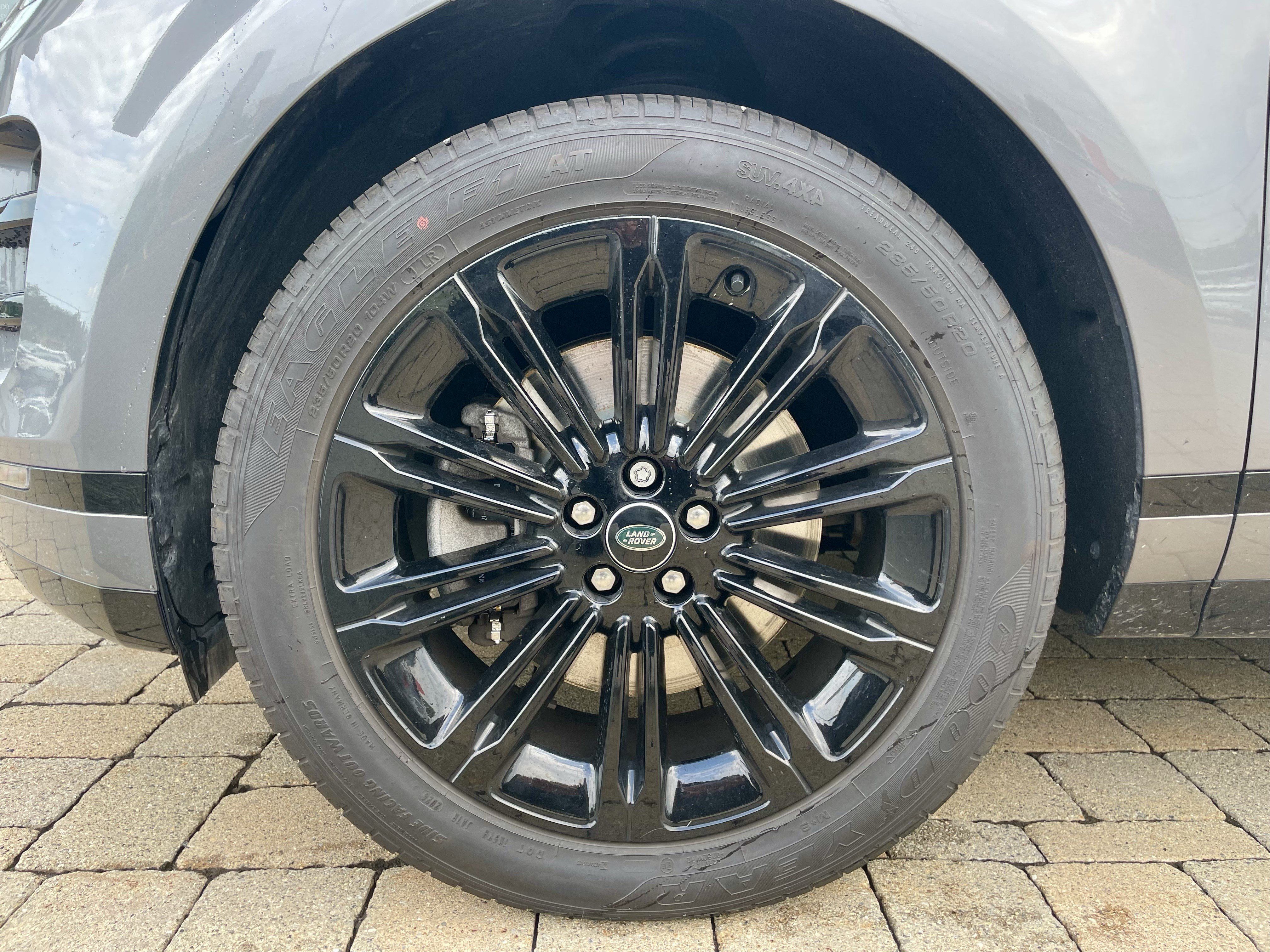 Certified 2025 Land Rover Range Rover Evoque Dynamic SE AWD/4WD image 9