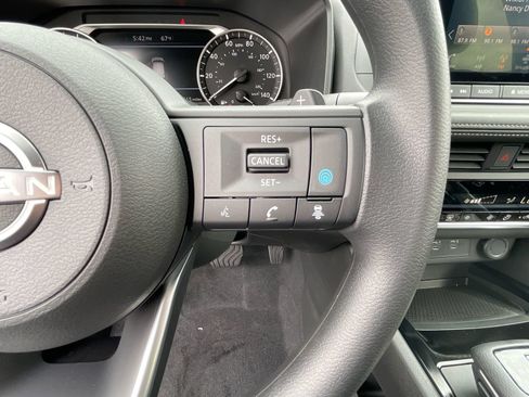 Used 2024 Nissan Rogue SV AWD/4WD image 15
