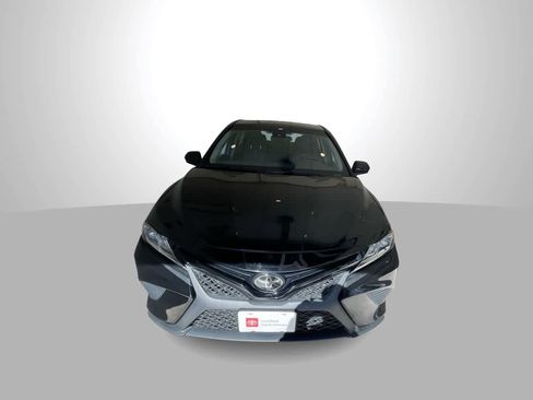 Used 2020 Toyota Camry SE FWD image 3