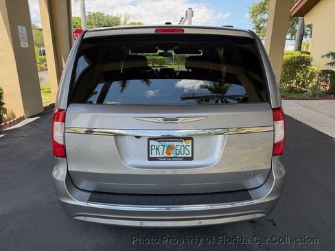 Used 2013 Chrysler Town & Country Limited w/ Luxury Group FWD image 72