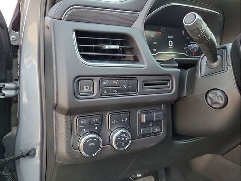 Used 2024 GMC Yukon XL SLT w/ SLT Premium Package image 9