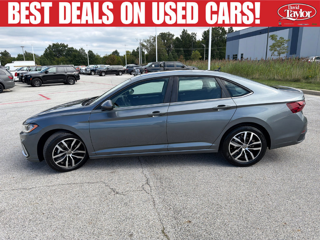 Used 2025 Volkswagen Jetta SE FWD image 7