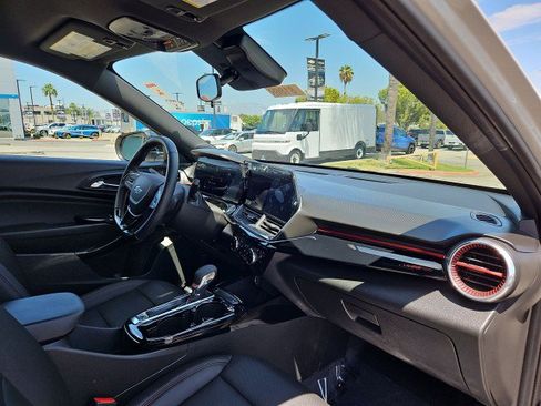 Used 2026 Chevrolet Trax RS FWD image 28