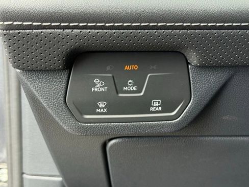 Used 2025 Volkswagen Atlas Cross Sport SE w/ Panoramic Sunroof Package image 24