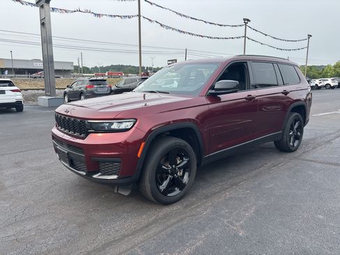 Used 2023 Jeep Grand Cherokee L Laredo AWD/4WD image 8