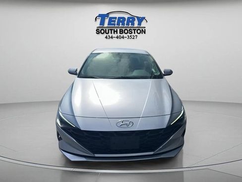 Used 2023 Hyundai Elantra SEL image 3