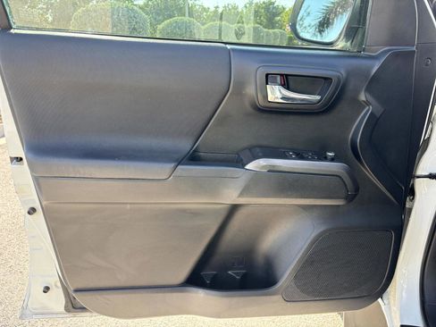 Used 2017 Toyota Tacoma TRD Off-Road image 35