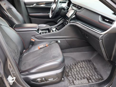 Used 2022 Jeep Grand Cherokee Trailhawk image 17