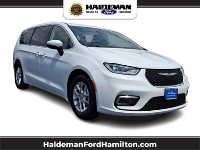 Used 2023 Chrysler Pacifica Touring-L