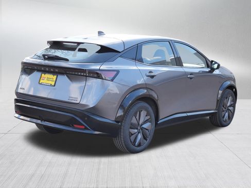 Used 2023 Nissan Ariya AWD image 7