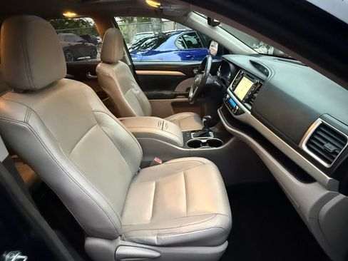 Used 2015 Toyota Highlander XLE AWD/4WD image 18