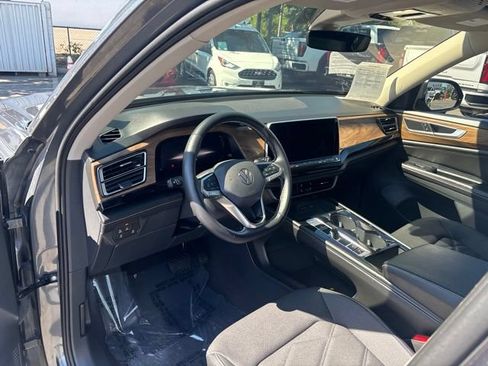 Used 2024 Volkswagen Atlas SE FWD image 11