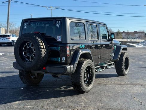 Used 2018 Jeep Wrangler Unlimited Sahara w/ Uconnect 4C Nav & Sound Group image 4