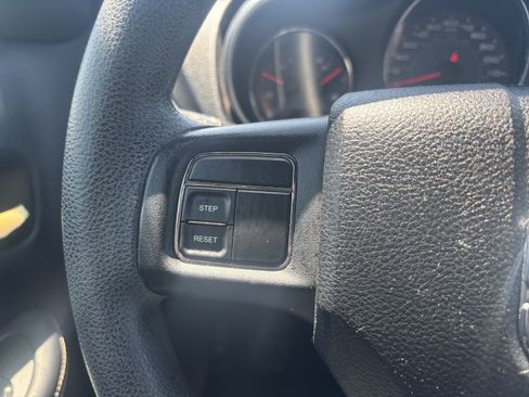 Used 2012 Dodge Avenger SE FWD image 15