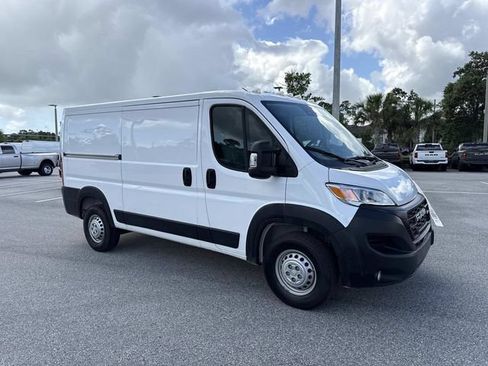 Used 2025 RAM ProMaster 2500 w/ Convenience Group FWD image 1