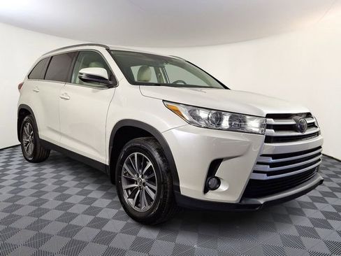 Used 2019 Toyota Highlander XLE image 1