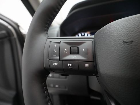 Certified 2025 Nissan Rogue SV image 18