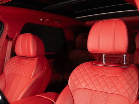 Used 2019 Bentley Bentayga image 21