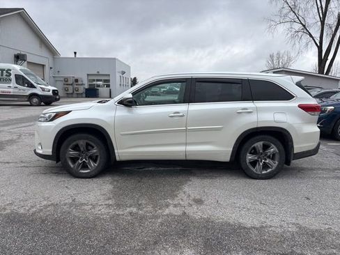 Used 2019 Toyota Highlander Limited Platinum image 2