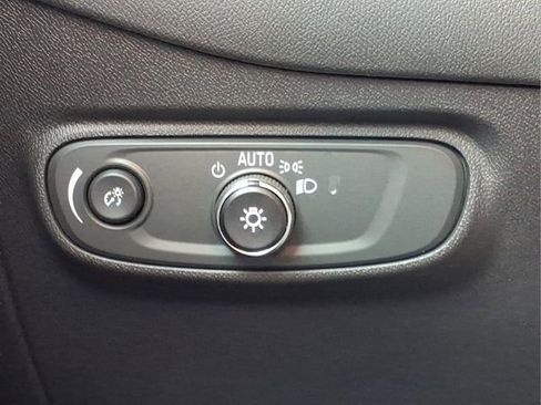 Used 2024 Chevrolet Equinox LT FWD image 17